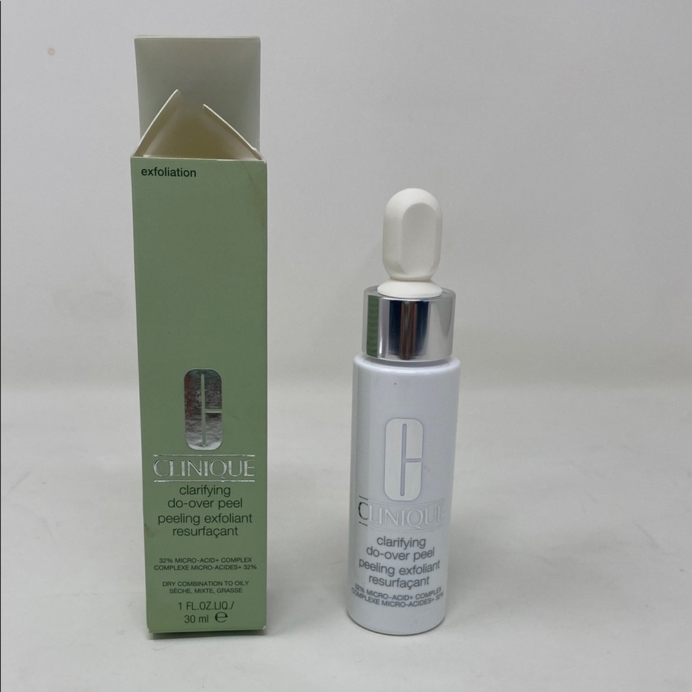 Clinique Clarifying Peel in White and Silver